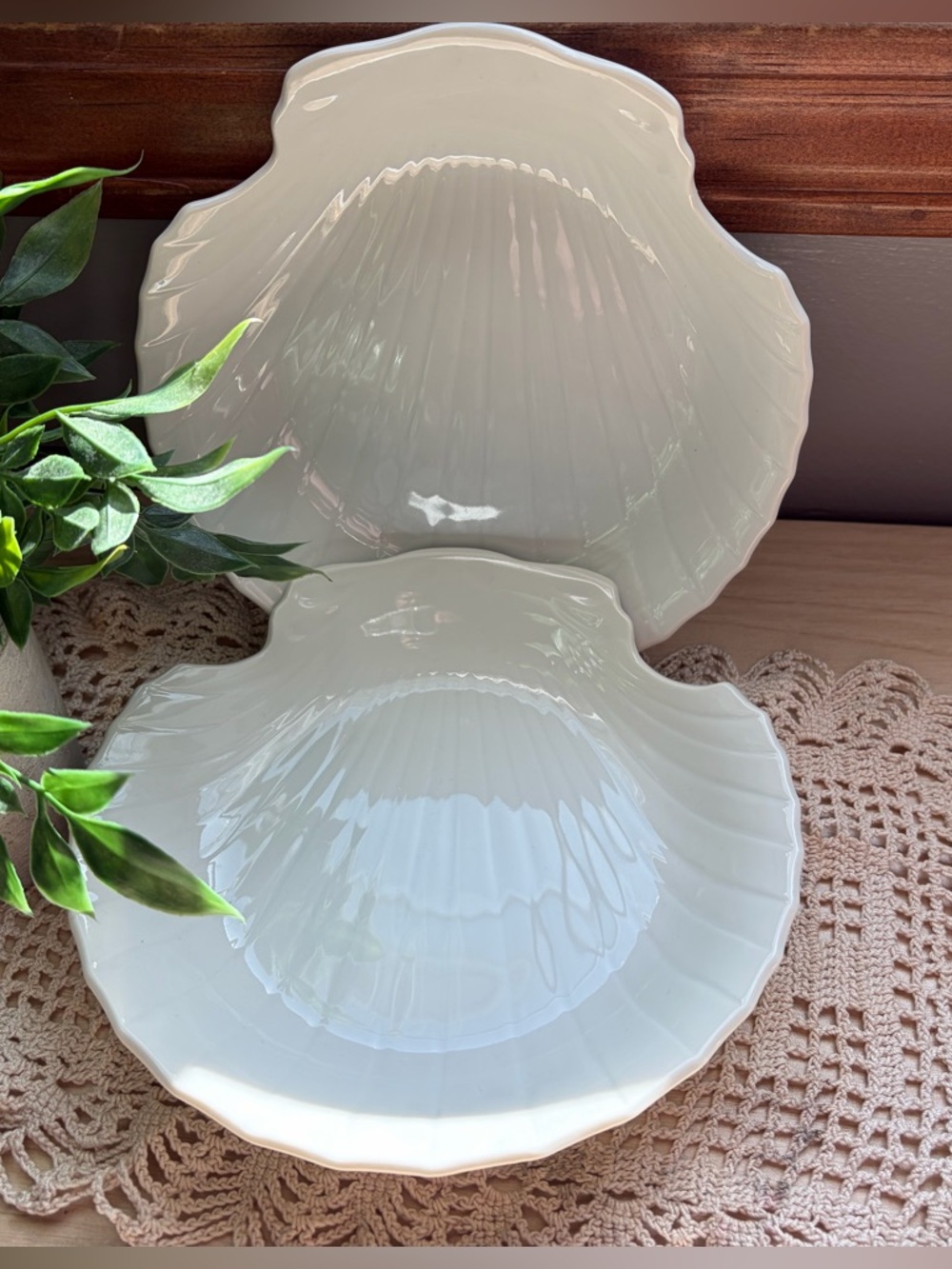 White Shell-Shaped Ceramic Dish - Elegant Home Dining